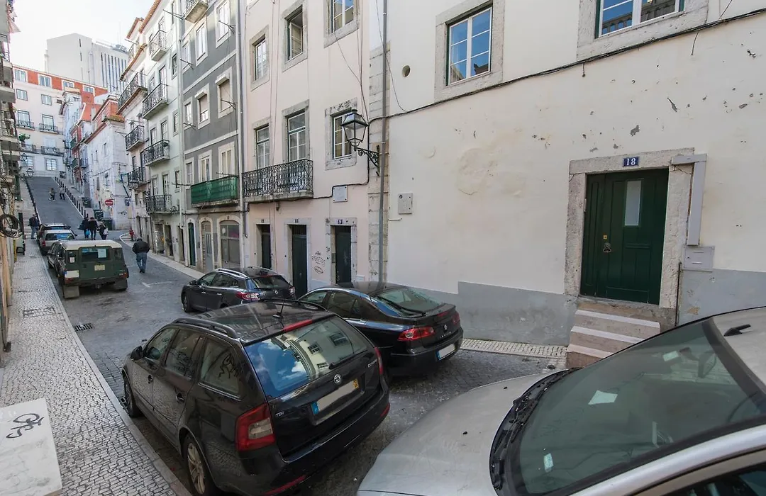 Bica Patio 3Bdr Duplex By Lovelystay-1